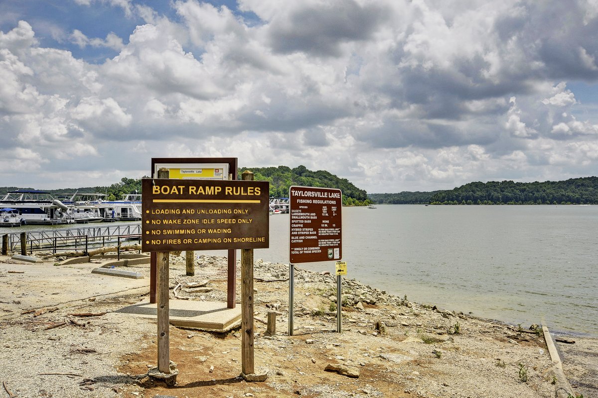 Boat-ramp signs at the marina